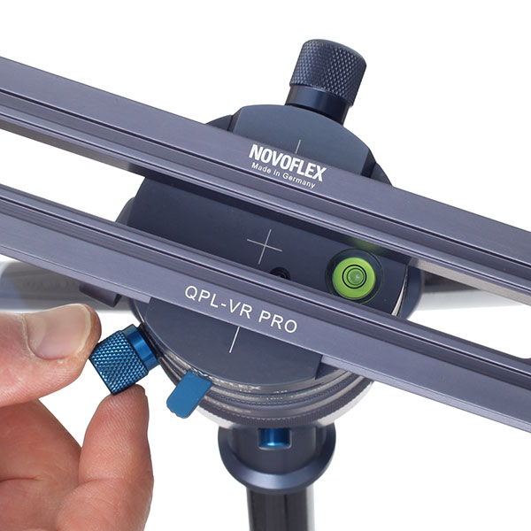 Novoflex VR-System 6/8 Version ab 2015: Untere Drehplatte PANORAMA=Q 6/8 II:  Nivellierung des System mittels integrierter Wasserwaage. Für Langzeitbelichtungen empfiehlt es sich die Winkelfeststellschrauben anzuziehen.