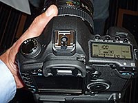 Neuer Blitzschuh der Canon EOS 5D Mark II