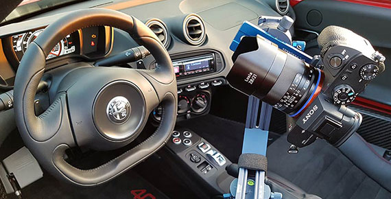 Das Zeiss Loxia im Interieur des Alfa Romeo Spider 4C