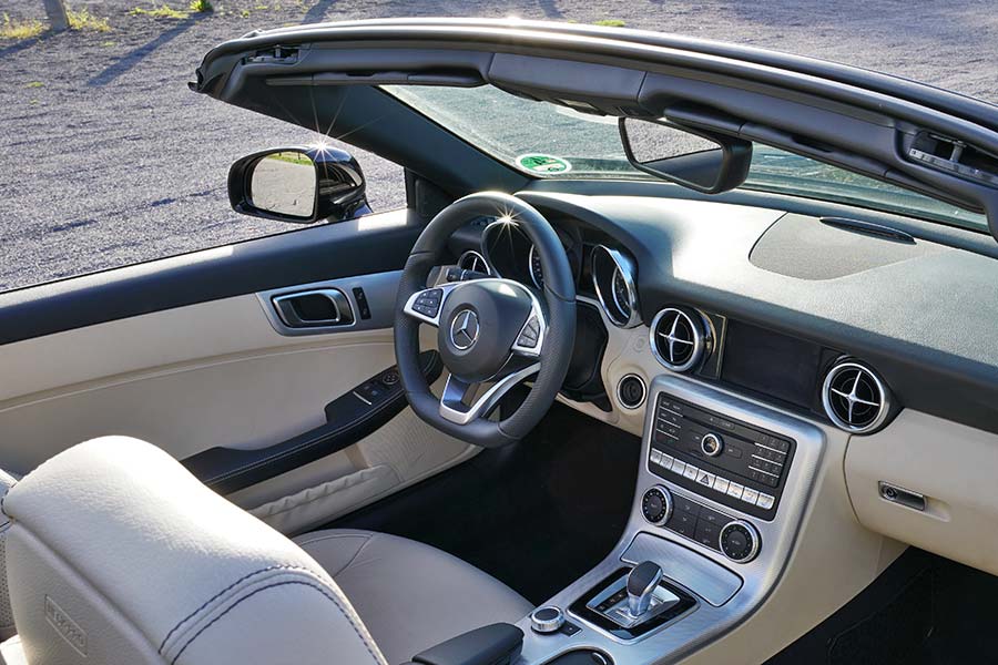 Das Interieur des Mercedes-Benz SLC Roadster